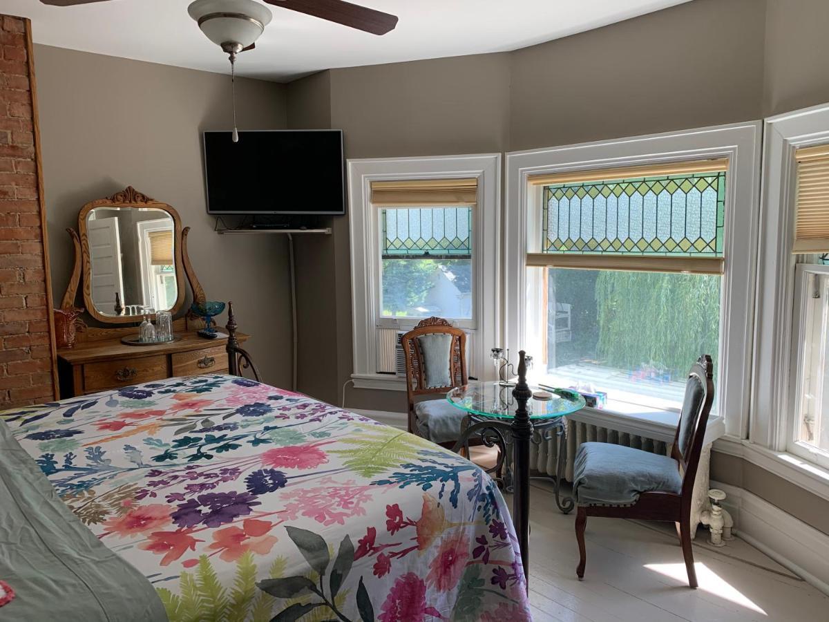 Green Oaks B&B Ниагара-он-те-Лейк Экстерьер фото