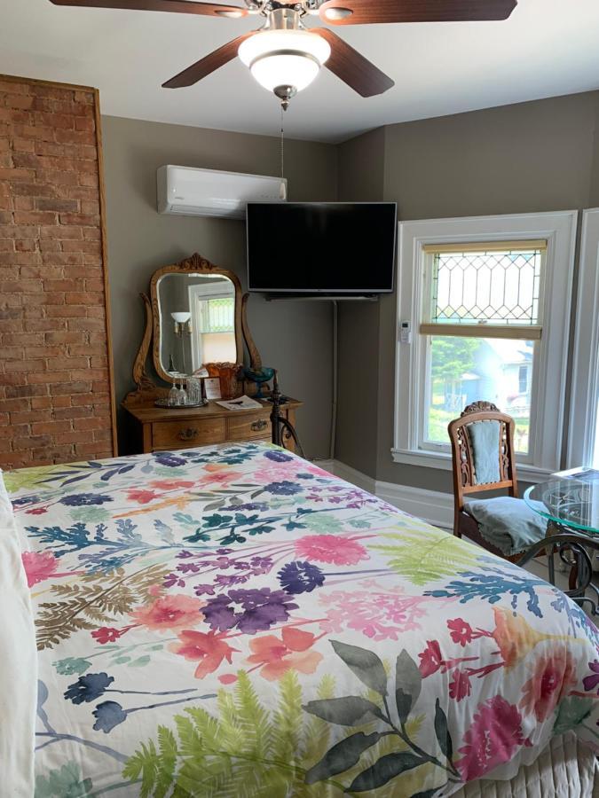 Green Oaks B&B Ниагара-он-те-Лейк Экстерьер фото