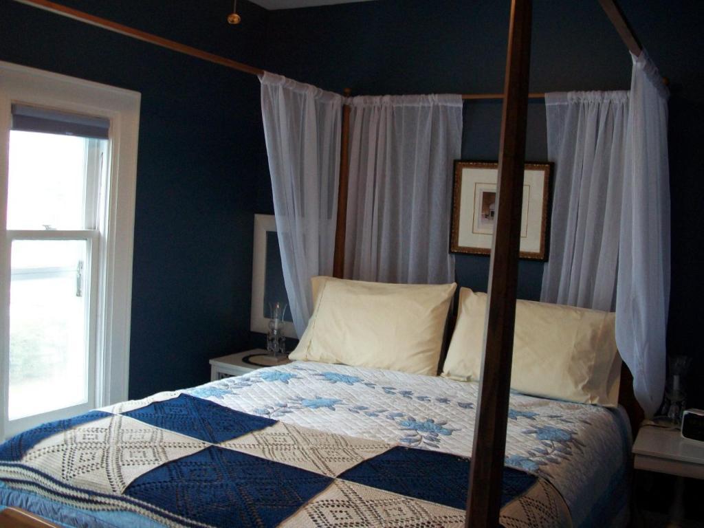 Green Oaks B&B Ниагара-он-те-Лейк Номер фото