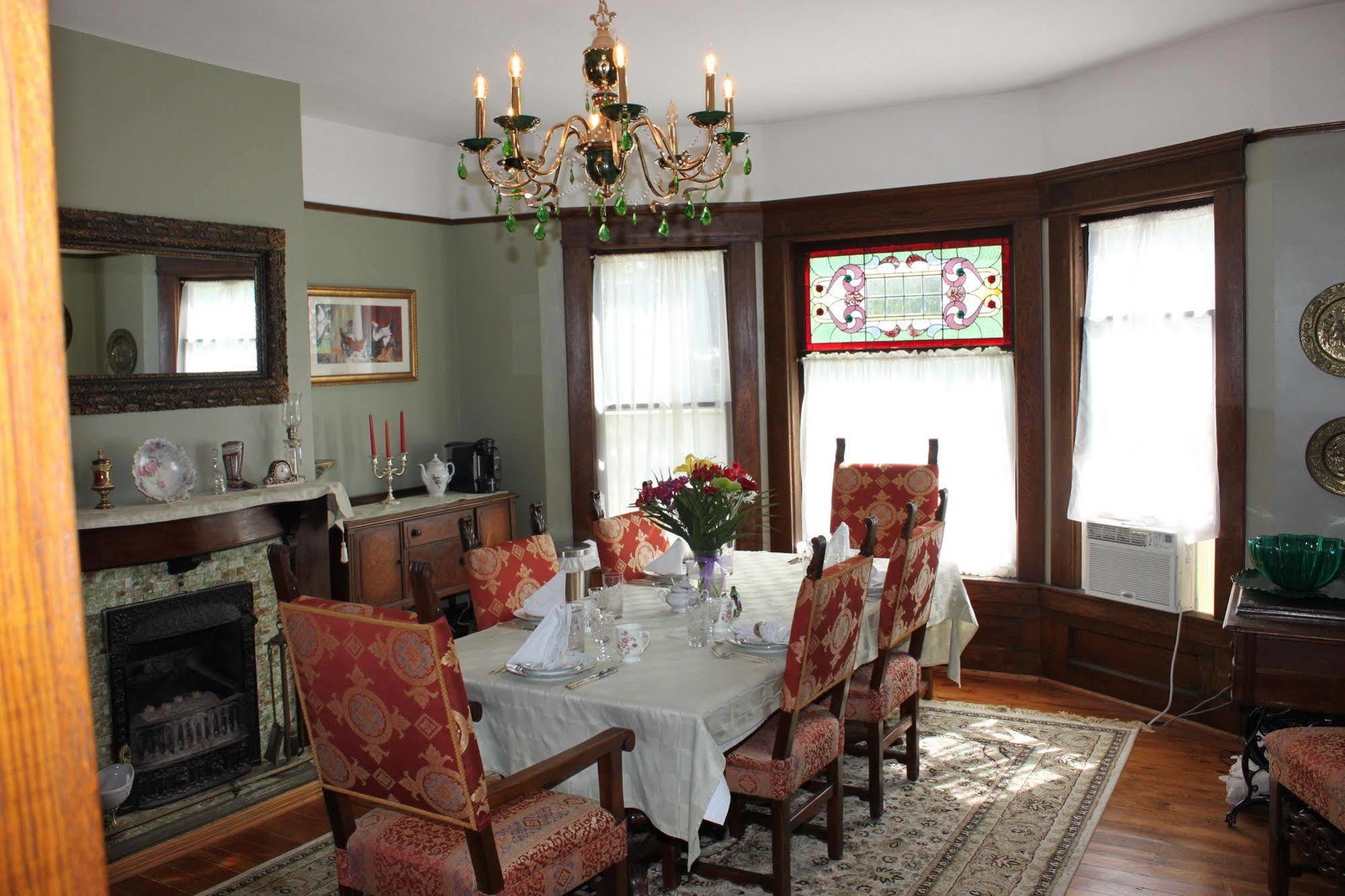 Green Oaks B&B Ниагара-он-те-Лейк Экстерьер фото