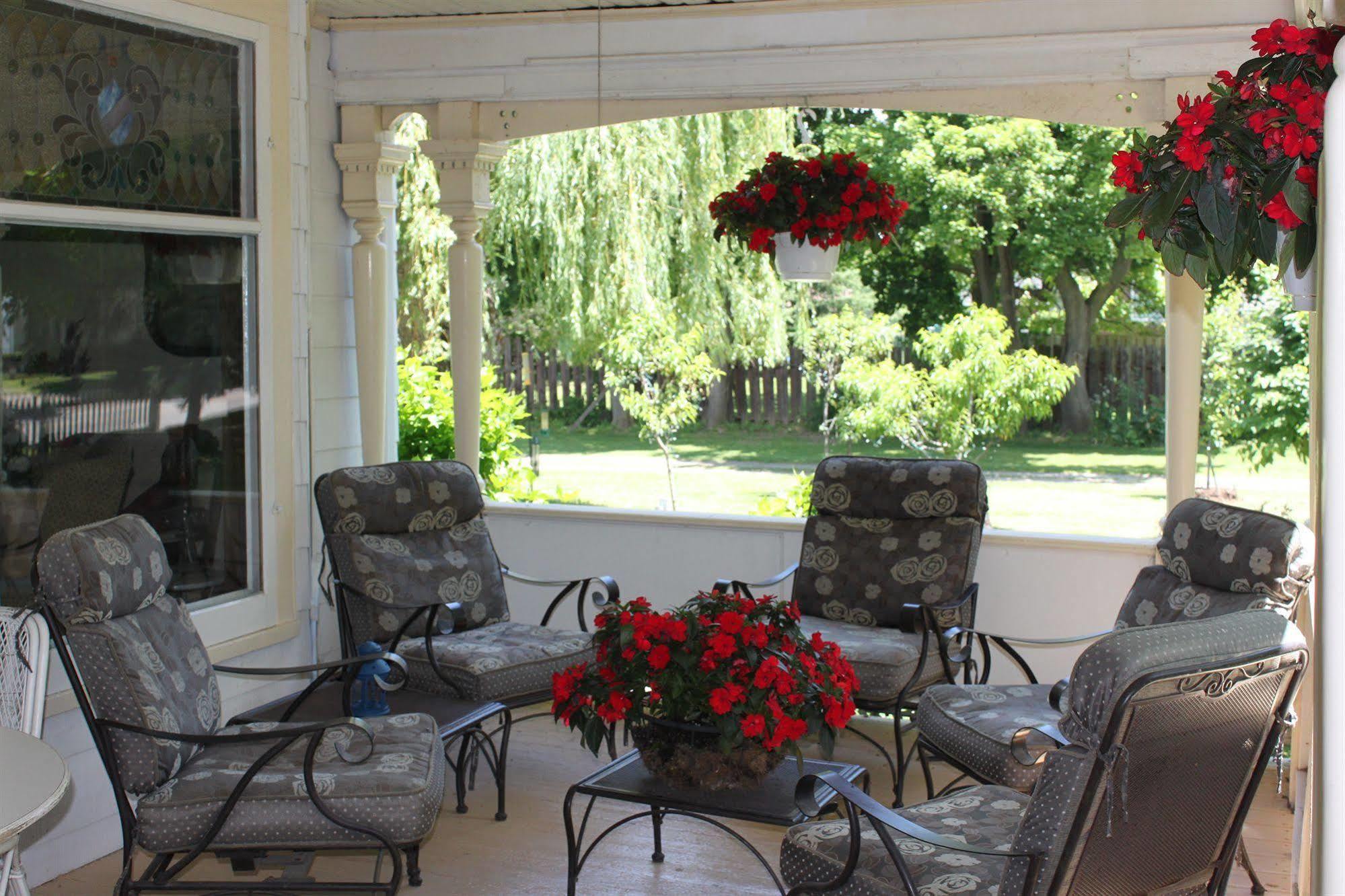 Green Oaks B&B Ниагара-он-те-Лейк Экстерьер фото